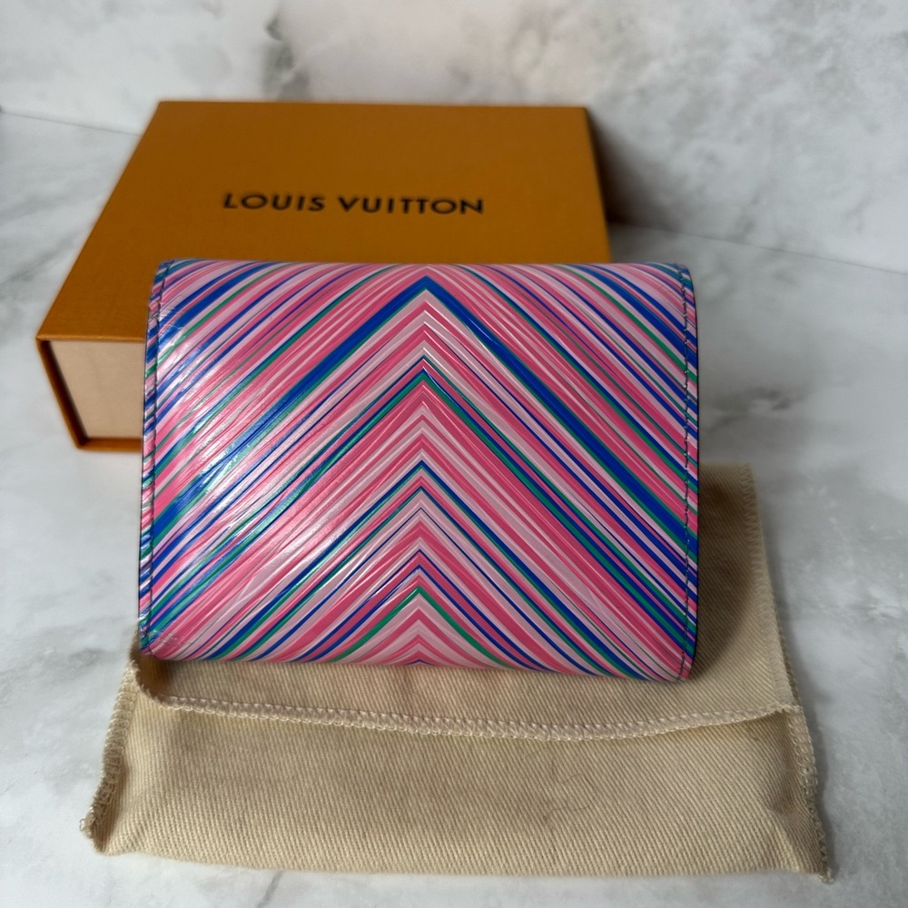 π₯ LOUIS VUITTON EPI TROPICAL VICTORINE COMPACT WALLET π₯ - Picture 4 of 14
